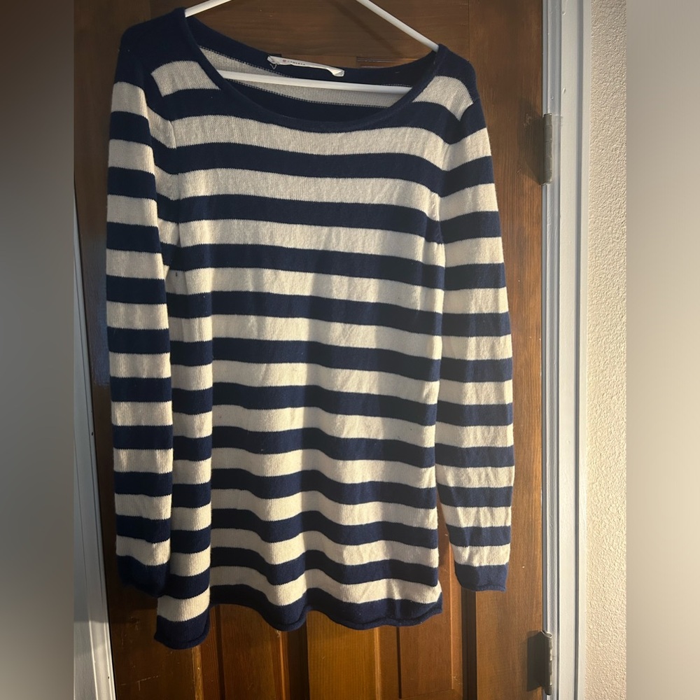 Athleta 100% cashmere sweater size L